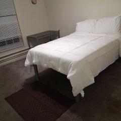 Modern Space Great For Extended Stays Pool & Gym