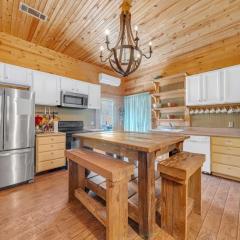 Warm Wooden Vibe 2BR Home Grill Outdoor Dining