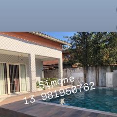 Casa espaçosa com Piscina e Churrasqueira 2 dorm