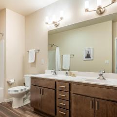 Landing Spectacular 3BD Yoga Studio Pool