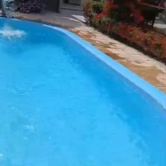 Casa 1,5 km da praia do Araçagy com piscina