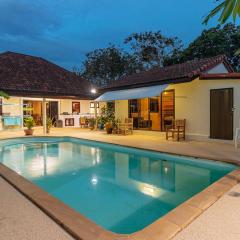 V278 Quiet Poolside 3BR Villa for Relaxed Stays