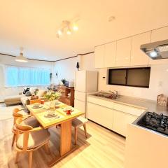 2025全新裝潢 一線直達天王寺 梅田 難波 日本橋 奈良 鶴橋車站3分鐘 有車位 喵居鶴橋包棟民宿