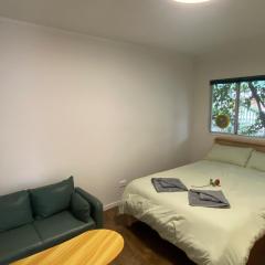 Albany house Private independent entrance private bathroom and private kitchen