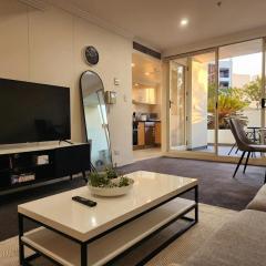 Central Station Haven - 2BED - 2BATH - Secure Parking