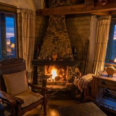 Mountain House with Fireplace and View - Paipa