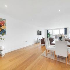 Luxury Riverside 3-Bed Apartment with En-Suite Bathrooms & Balcony