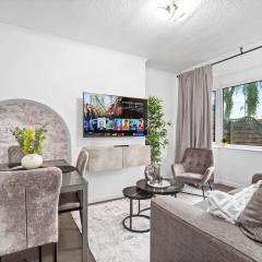 Cozy Four Bed House - Garden - Parking - Wi-Fi Netflix 559TR