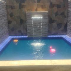 Casa com piscina em Franco da Rocha