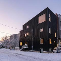 Designer 2-Bed Loft in Art Museum Area with Patio