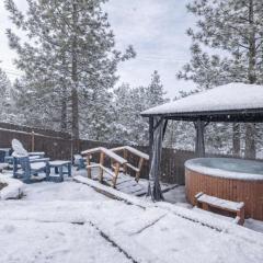 Navigate Stays Woodsy Hideaway Cozy & Nostalgic