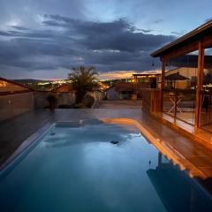 Fonsecas House Suítes Privativas com Piscina e Vista da Cidade