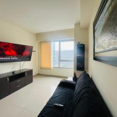 Suite next to Vermont Plaza with Pool and Gym