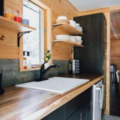 Serene Waterfront Spa With Sauna - Hot Tub - EV Plug