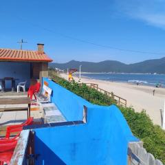 casa de praia com piscina frente a praia