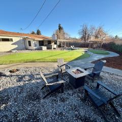 Family Fun Hub - Games, Hot Tub, Putting Greens