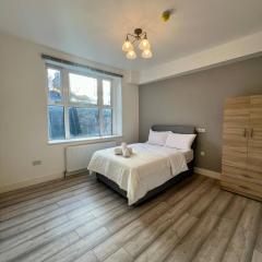 Big & Modern En-Suite Room Studio, Central London