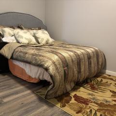 Tahoe Room Full bed for two 13 miles to Seattle Space Needle