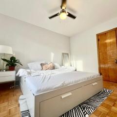Warm Homestay Room in Rosemont Petite Patrie