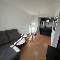 Apartamento moderno, completo e ótima localização
