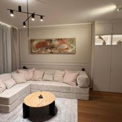 FAMARO-HOSTING I Wasserturm Suite I Prenzlauer Berg I 4-6 Personen