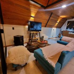 Aframe romântico de luxo na serra Cabana Aguimô