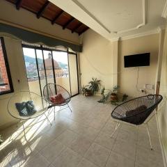 Apartamento central con parqueadero