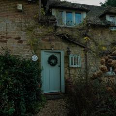 Historic Oast House I Sleeps 12 I Huge Garden Perfect for Families