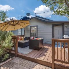 Cozy Cottage with Deck Short Walk to the Square