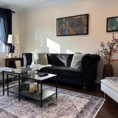 4BR Townhouse 5-Min to DIX30 20-Min to Downtown