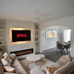 Solaire - Luxury 3BR Near Gatwick, Fire Place, Garden & Free Parking