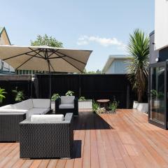 Modern Costal Escape-with Spa