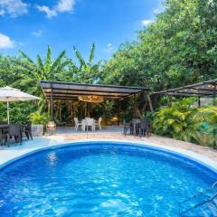 Villa Tranquila - Paraíso Privado con Piscina y Amplios Espacios Naturales con Casa Campestre