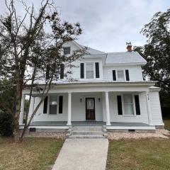 5-bedroom home in Hertford - The Penn Ave Retreat