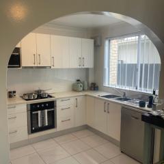 2 Bed Ground Flr Gaythorne Courtyard Apt, parking