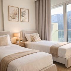 Family Stay in Downtown 2BR Sleeps 6 Burj View