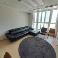 Newly built house ,subway station area, super high-rise, 6-person large 3 large rooms, 2 bathrooms, 3 queen beds fantastic view