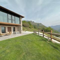 Cangas de Onis rural house with a sunset view