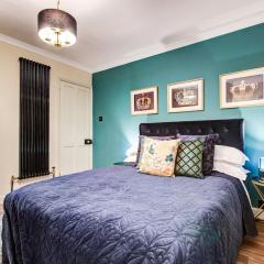 Chic Cottage Fireplace Patio Pet Train Stn