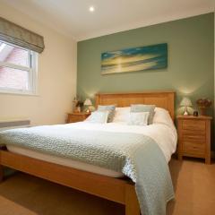 Heart of the City Flat with Free Parking