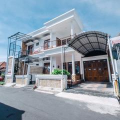 Daffodil House Proper Guest House Near Malioboro