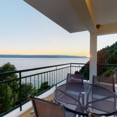 Apartments Andrea - Beachfront & Sea-view Terrace