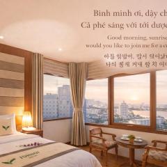 MOONLIGHT Hotel & Suites - The Best City View, Dragon Bridge view