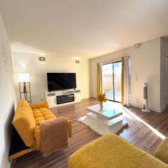 Bright Cozy Townhome Near Downtown and Beaches