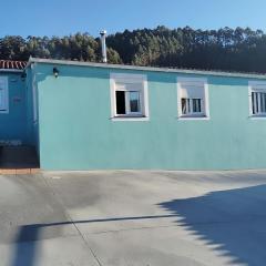 Blue House Pantin, entre olas y praderas