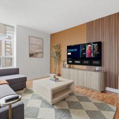 Elegant 2BR Sky Condo for 9 - Terrace - Lake Views