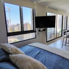 Bello estudio frente a Mall Plaza Egaña