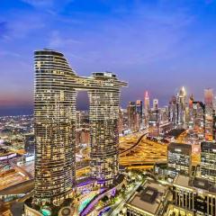 Private room in SEA VIEW 3BR Ultra Luxury High Rise Apartment in Downtown, Near Dubai Mall