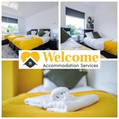 warm modern 3 bedroom house free secure off road parking, wifi & sky sleep upto 6 guest 2 bathrooms