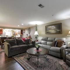 Comfortable updated Condo with No steps